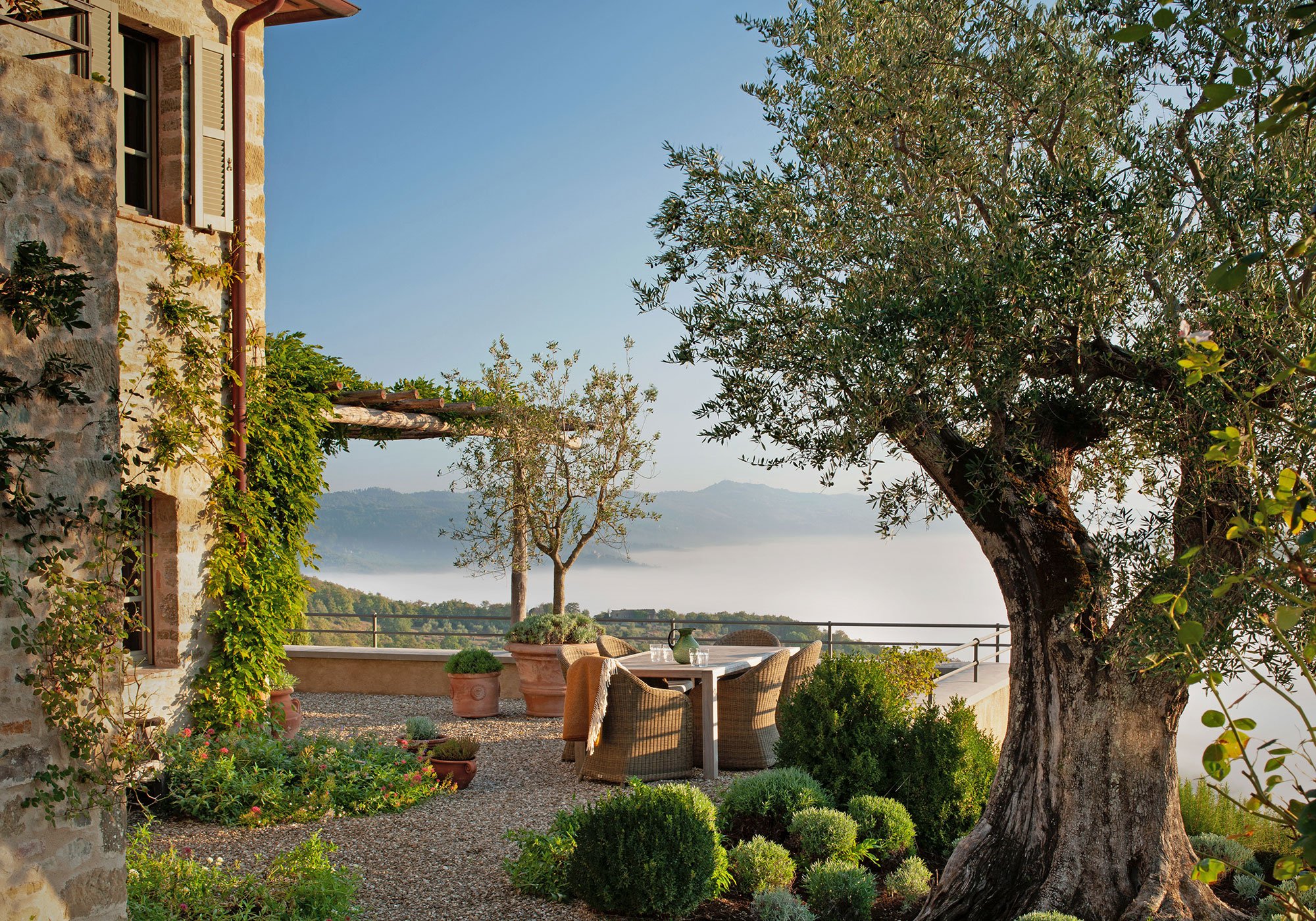 1-Umbria-Italy-Traditional-Vacation-Rental-gardens-UM1019.jpg