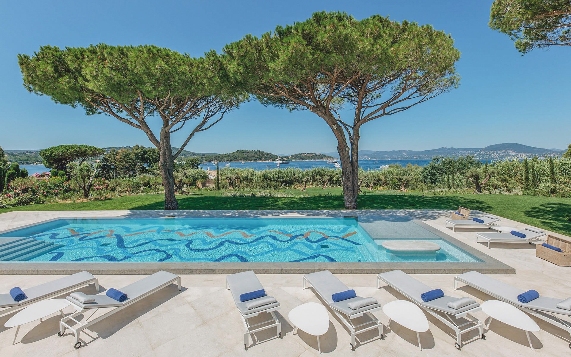 1-Luxury-Serviced-Villa-Rental-Saint-Tropez-pool-ST1026